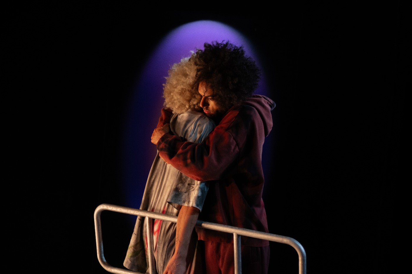 Die Zwillinge – Maxim Gorki Theater Berlin – Joana Tischkau bringt ein neues Stück Lamin Leroy Gibba zur Uraufführung